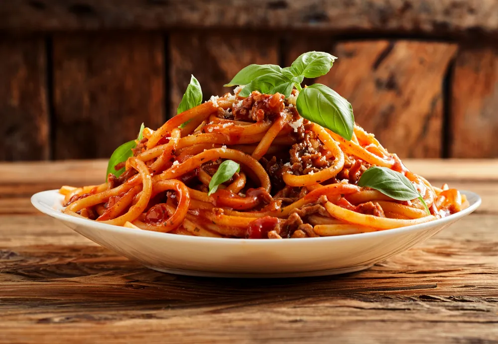 Heaped,Plate,Of,Delicious,Italian,Spaghetti,Pasta,With,Fresh,Basil
